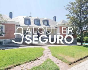 Vista exterior de Casa o xalet de lloguer en Las Rozas de Madrid amb Terrassa i Piscina