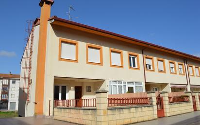 Vista exterior de Casa o xalet en venda en Medina de Pomar amb Calefacció, Terrassa i Traster