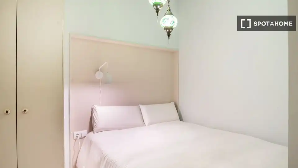 Bedroom of Flat for rent in Barcelona  with Air Conditioner, Heating and Furnished