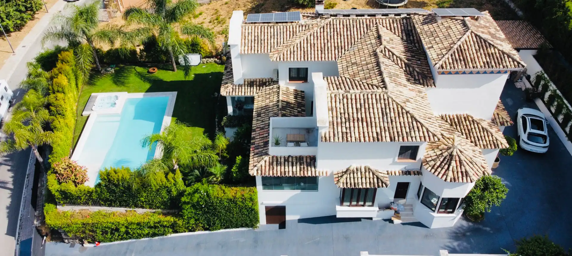 Vista exterior de Casa o chalet en venta en Marbella con Aire acondicionado, Calefacción y Jardín privado