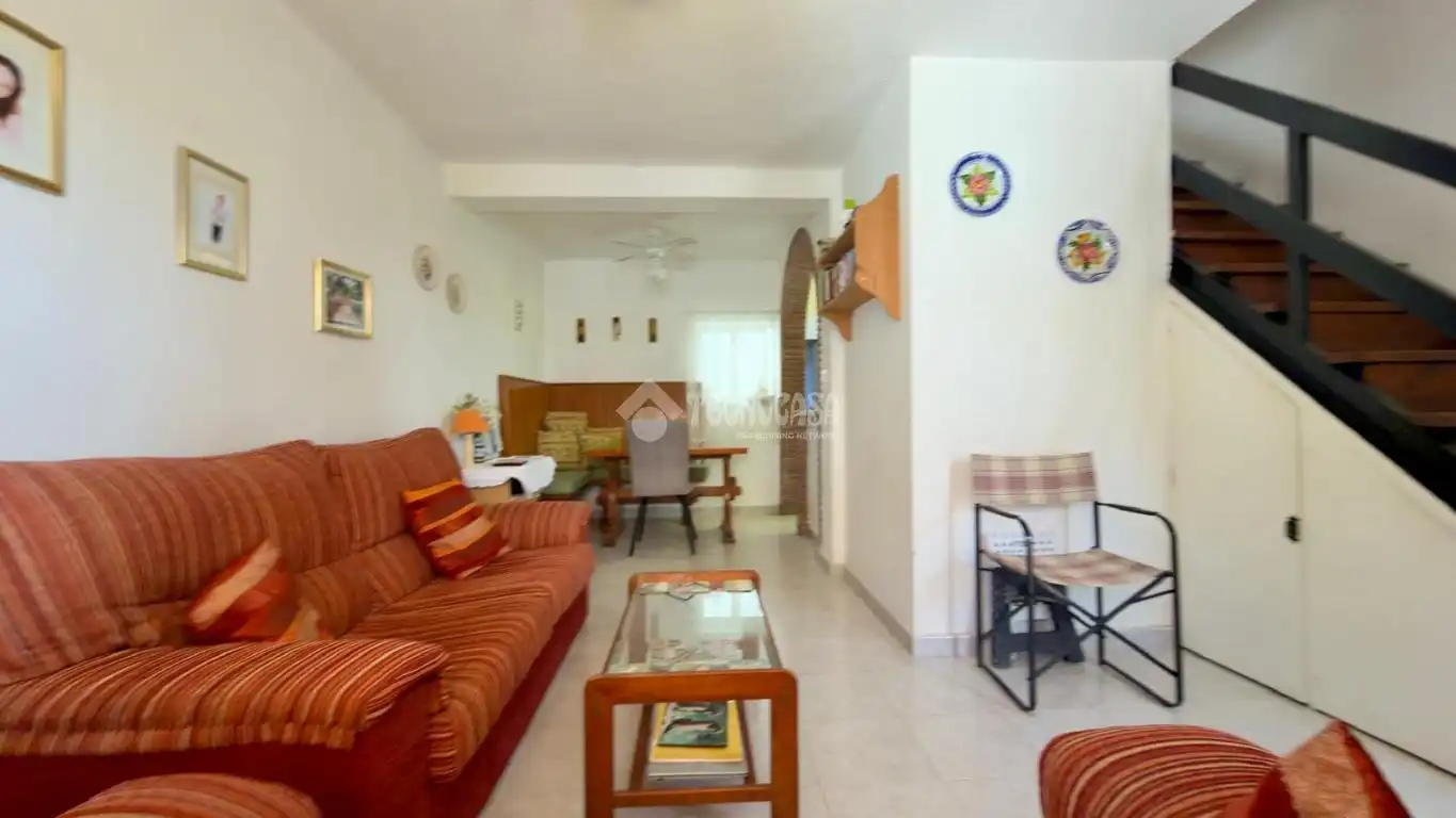 Sala de estar de Casa adosada en venta en Los Barrios con Aire acondicionado, Calefacción y Balcón