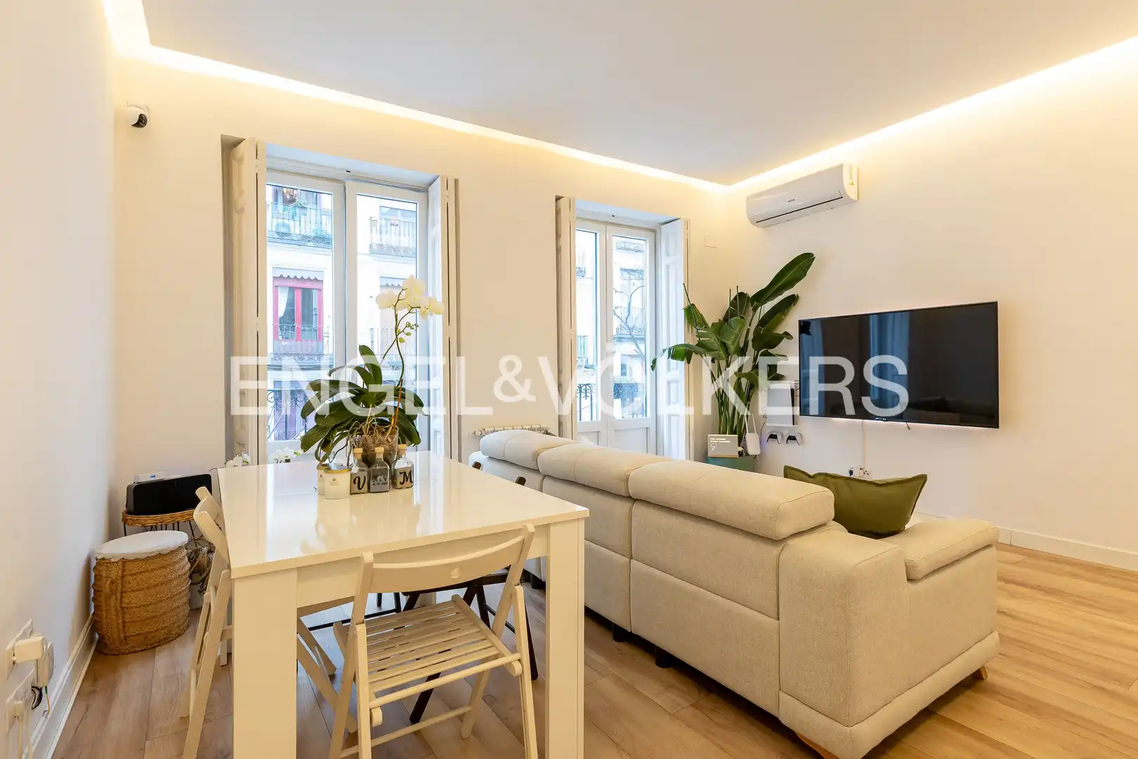Exterior view of Flat for sale in Madrid  with Air Conditioner, Heating and Balcony