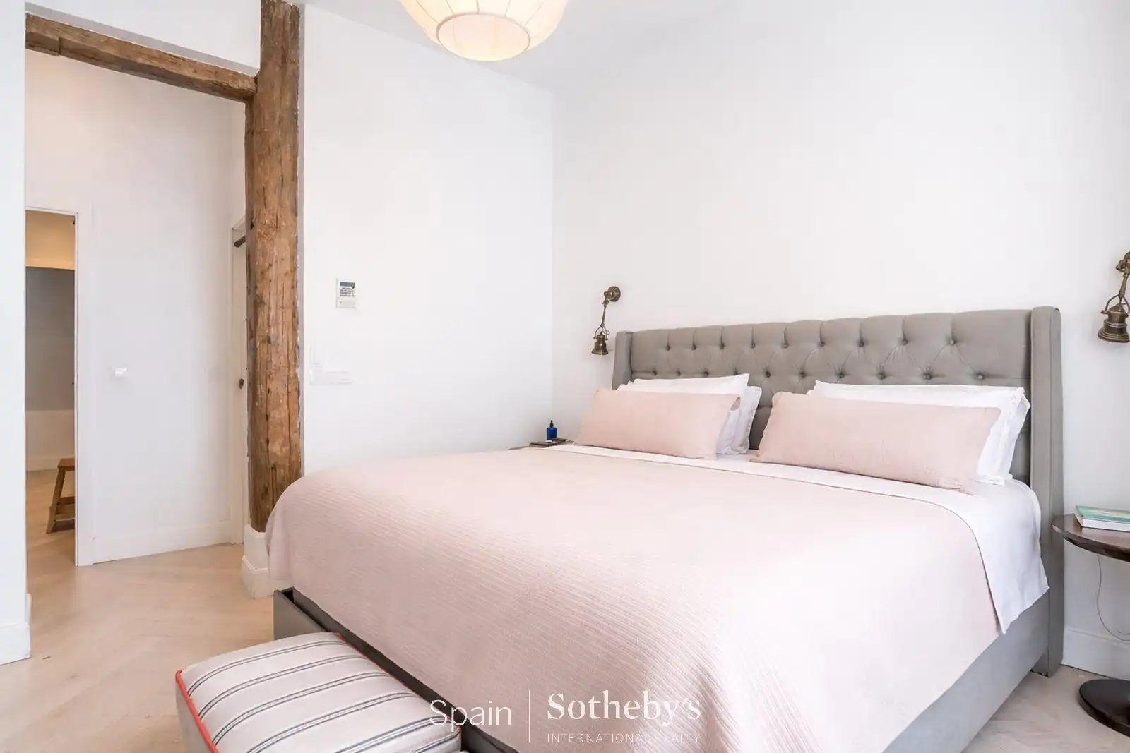 Dormitori de Apartament de lloguer en Madrid amb Aire condicionat, Calefacció i Terrassa