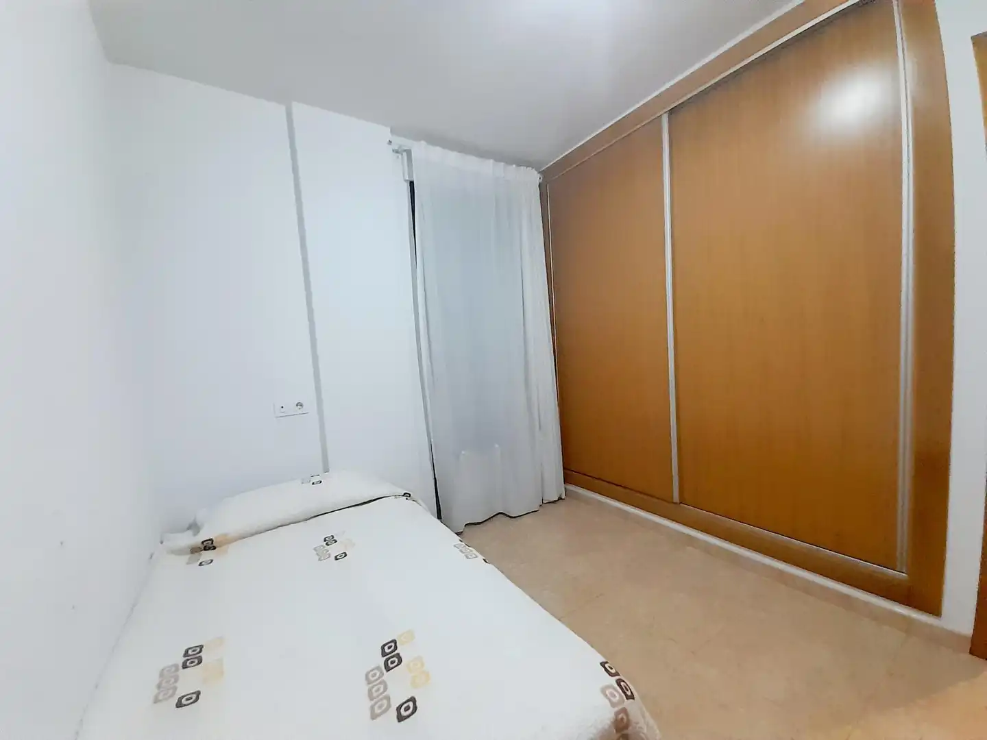 Wohnung zur Miete in Avenida de los Jerónimos, Guadalupe