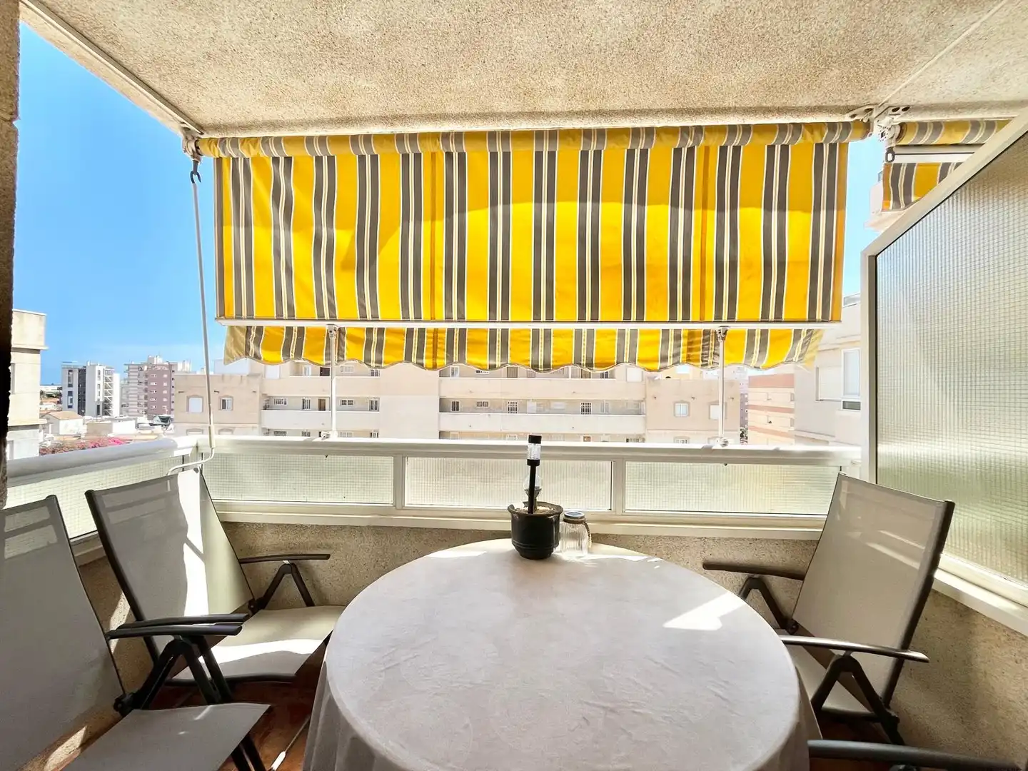 Flat with terrace to rent in Nueva Torrevieja - Aguas Nuevas