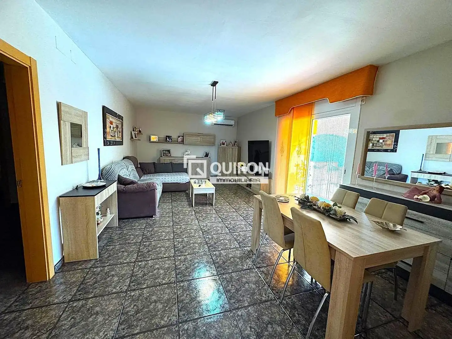 Sala de estar de Casa o chalet en venta en La Bisbal del Penedès con Aire acondicionado, Calefacción y Terraza