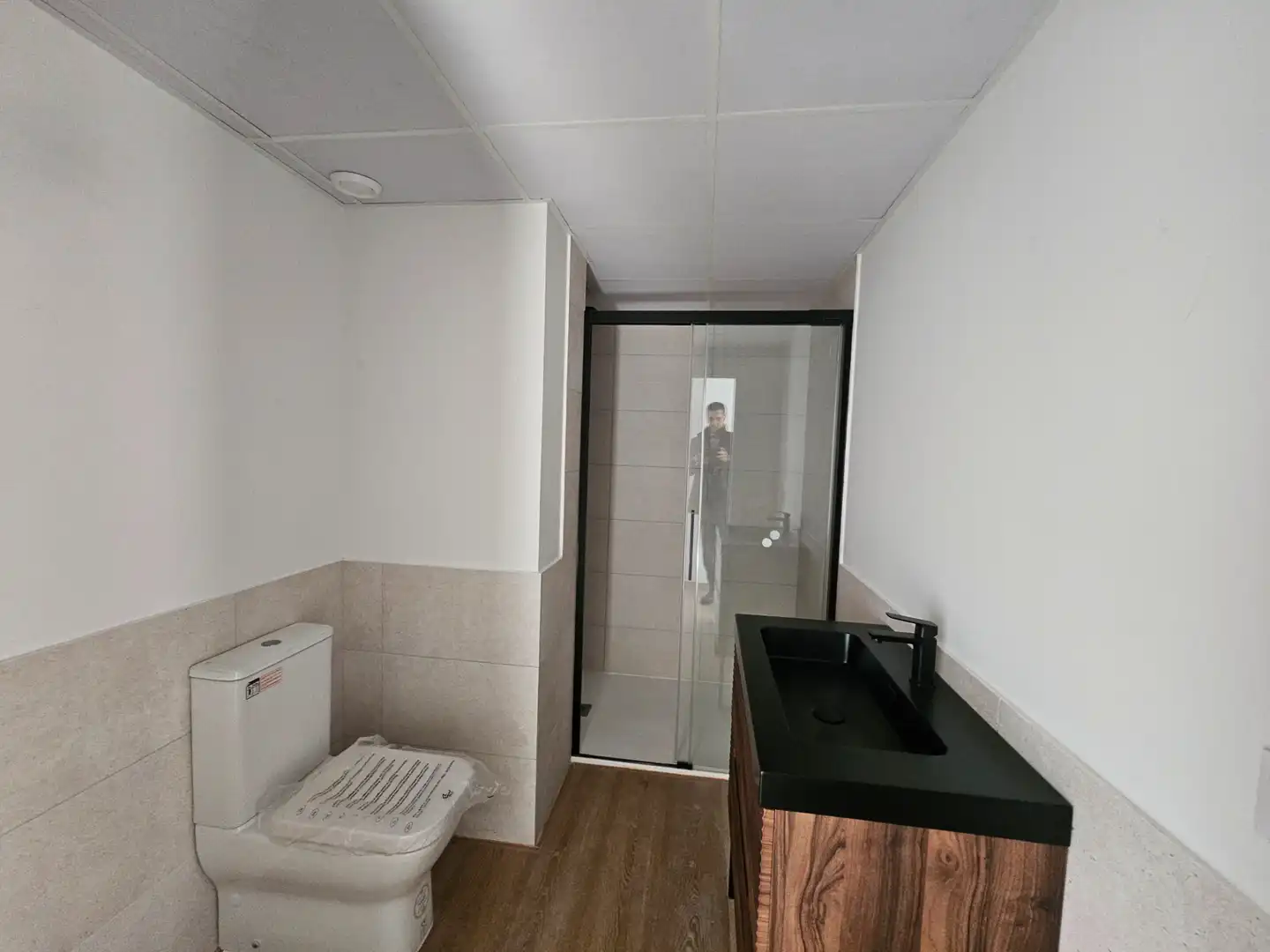 Bathroom of Flat for sale in Tomares  with Air Conditioner, Heating and Parquet flooring