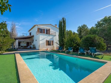 Casa rústica amb piscina en venda a Ariany