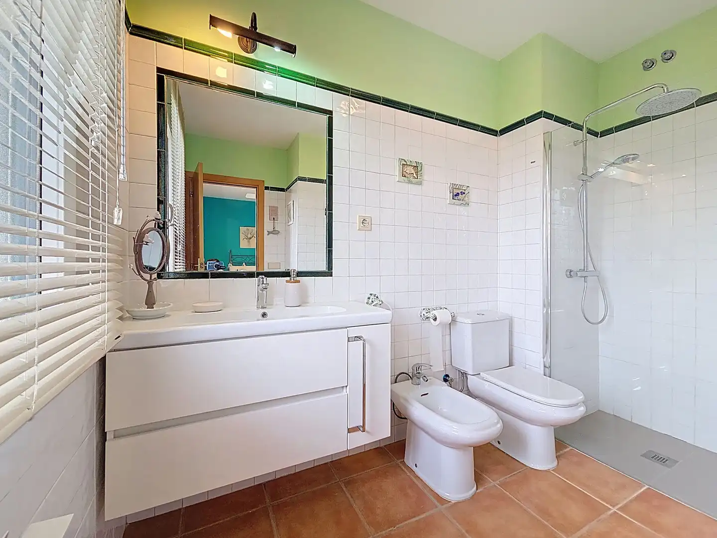 Baño de Casa adosada en venta en L'Estartit con Calefacción, Terraza y Piscina