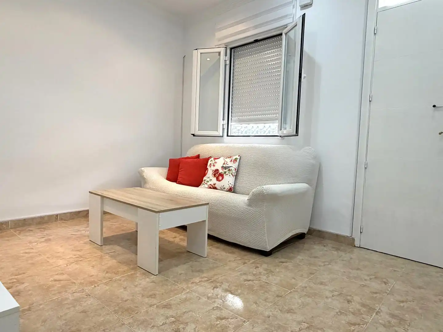 Sala d'estar de Casa o xalet de lloguer en Don Benito amb Aire condicionat, Terrassa i Moblat