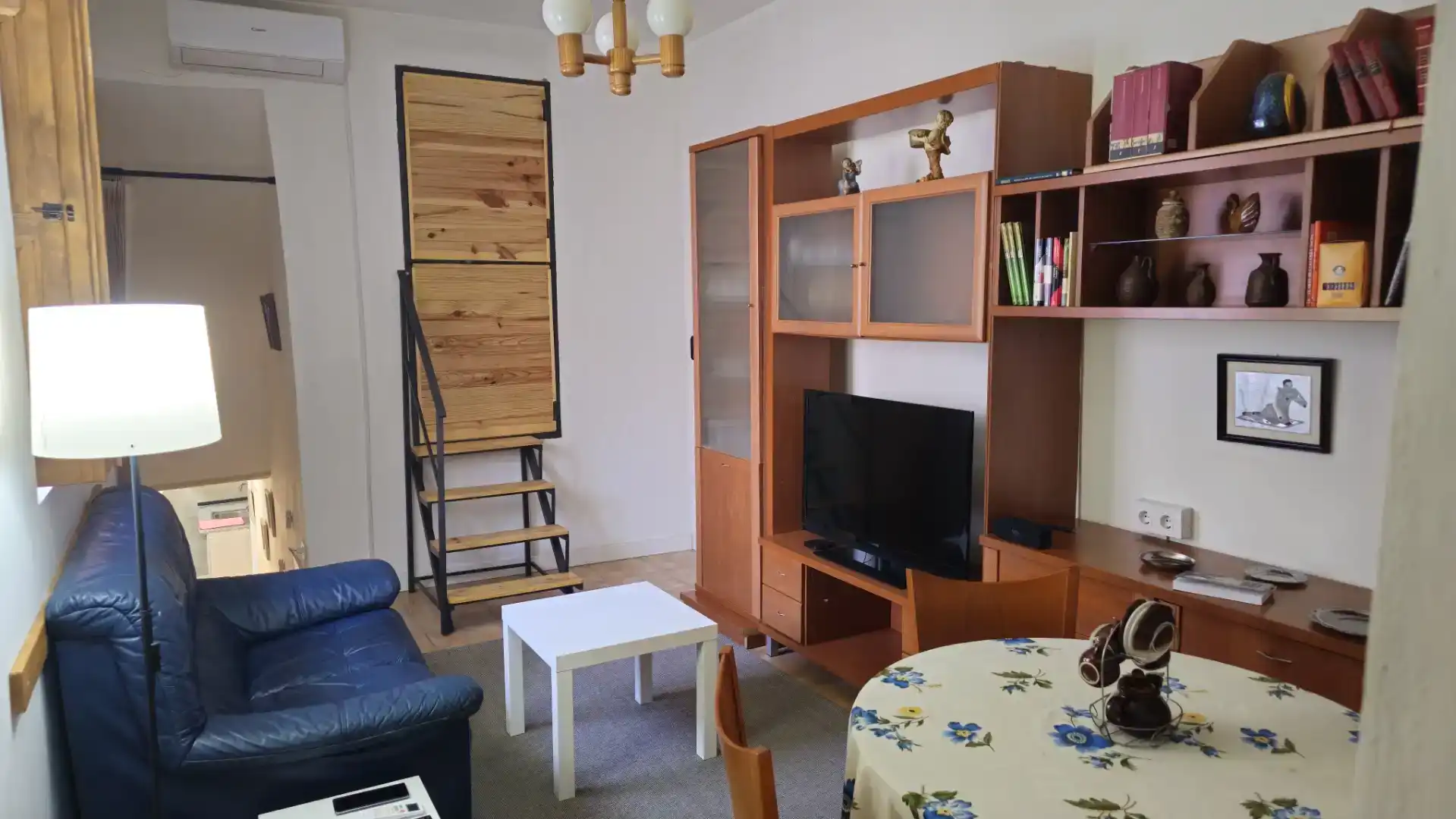 Living room of Apartments for rent in Íllar  with Air Conditioner, Furnished and Oven