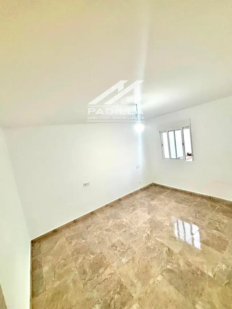 Habitación de Casa adosada en venta en El Viso de San Juan con Calefacción