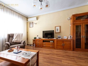 Flat with pool for sale in CALLE DE RUPERTO CHAPÍ