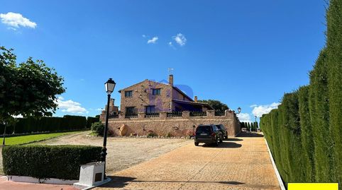 Se vende complejo turistico en Villar de Olalla.  a 10 minutos de Cuenca  capital  Cuatro viviendas y un estudio. parcela 25.000 m
