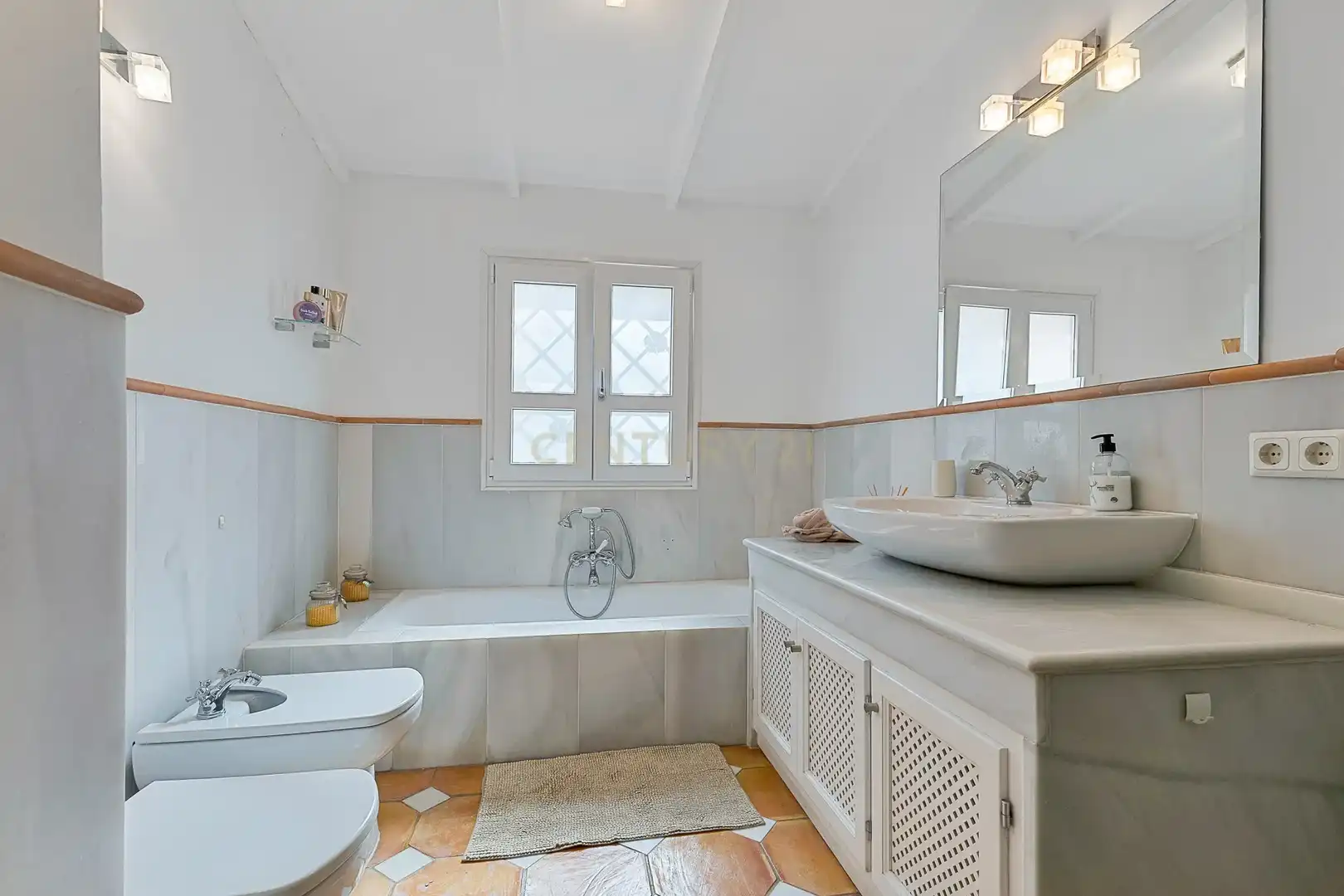 Baño de Casa o chalet en venta en Marbella con Aire acondicionado, Jardín privado y Piscina