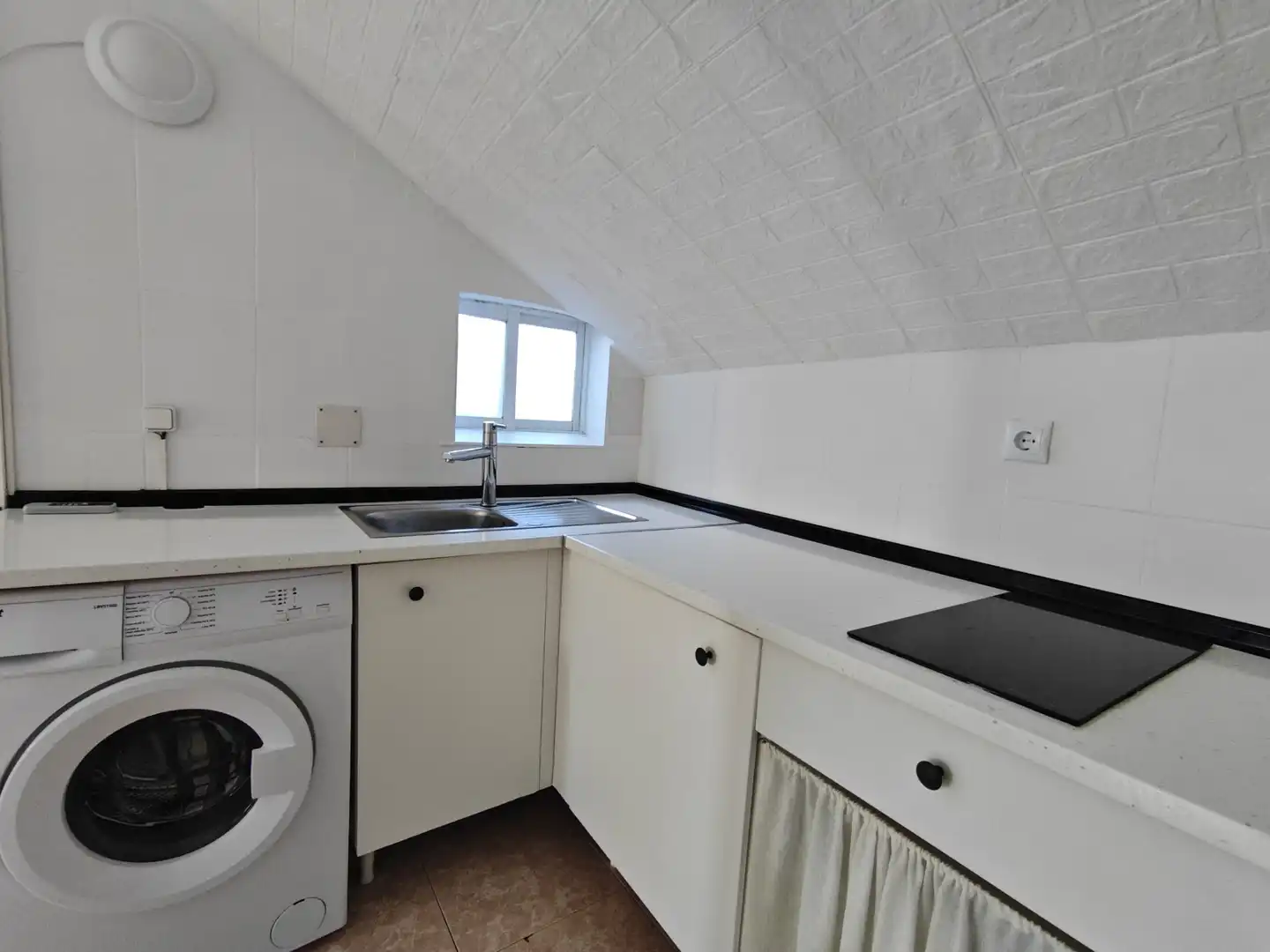 Cocina de Estudio en venta en Sevilla la Nueva con Aire acondicionado, Calefacción y Terraza