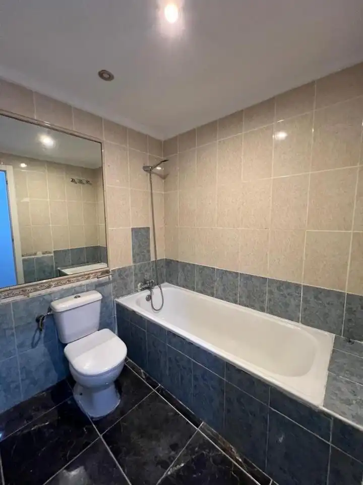Badezimmer von Wohnung zur Miete in Madrid