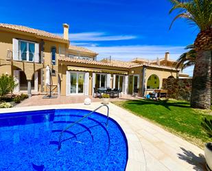 Vista exterior de Casa o xalet en venda en San Bartolomé de Tirajana amb Terrassa i Piscina