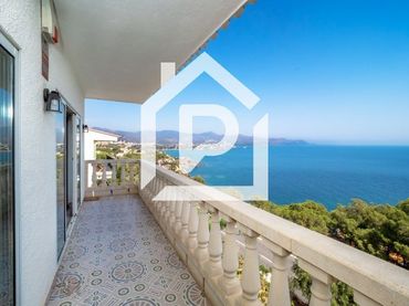 Detached house for sale in Carrer Santa Isabel