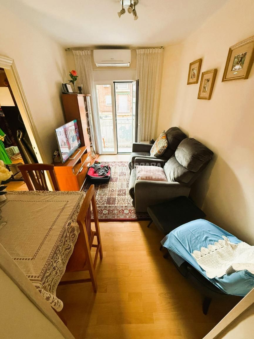 Sala d'estar de Pis en venda en  Madrid Capital