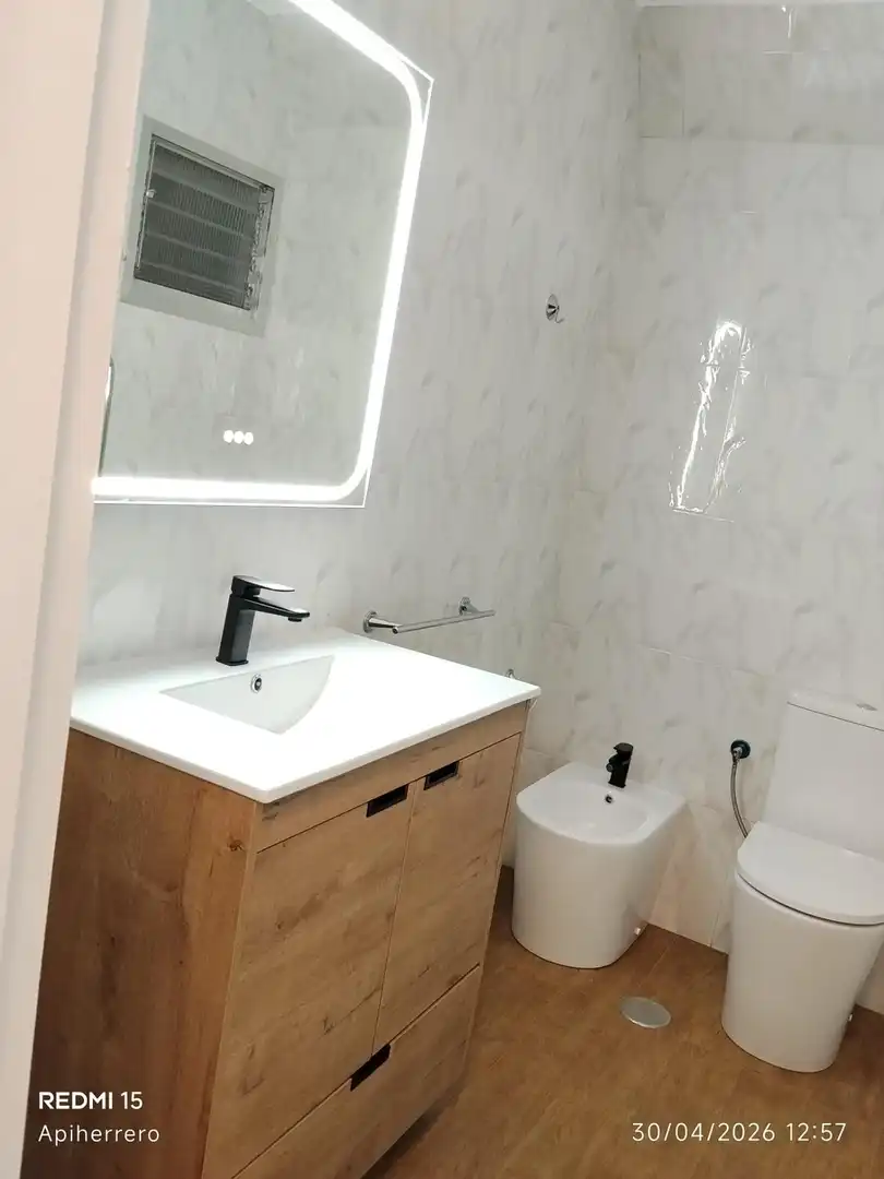 Baño de Piso de alquiler en Alicante / Alacant con Amueblado y Balcón