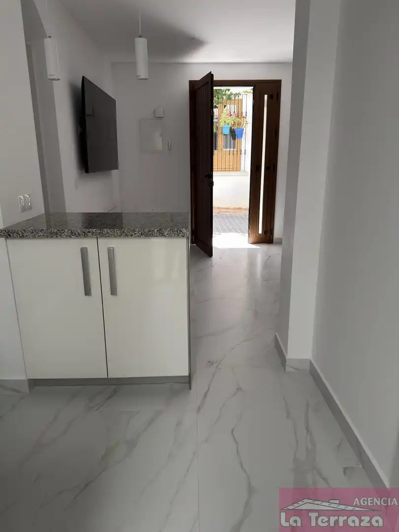 Cocina de Apartamento de alquiler en Estepona con Aire acondicionado