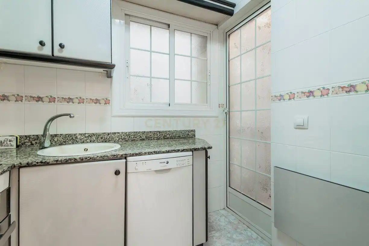 Cuina de Apartament en venda en Sant Joan Despí amb Aire condicionat