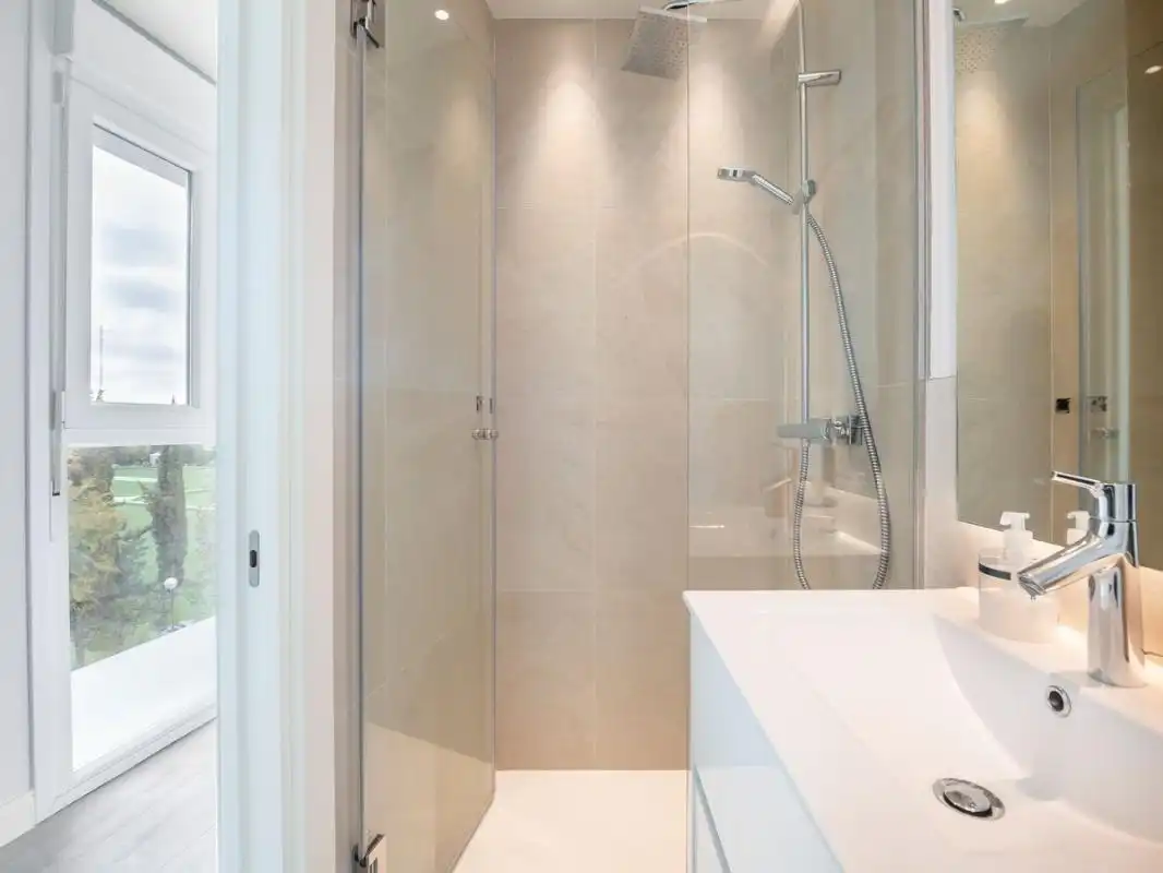 Bathroom of Flat for rent in Madrid  with Air Conditioner, Heating and Swimming Pool