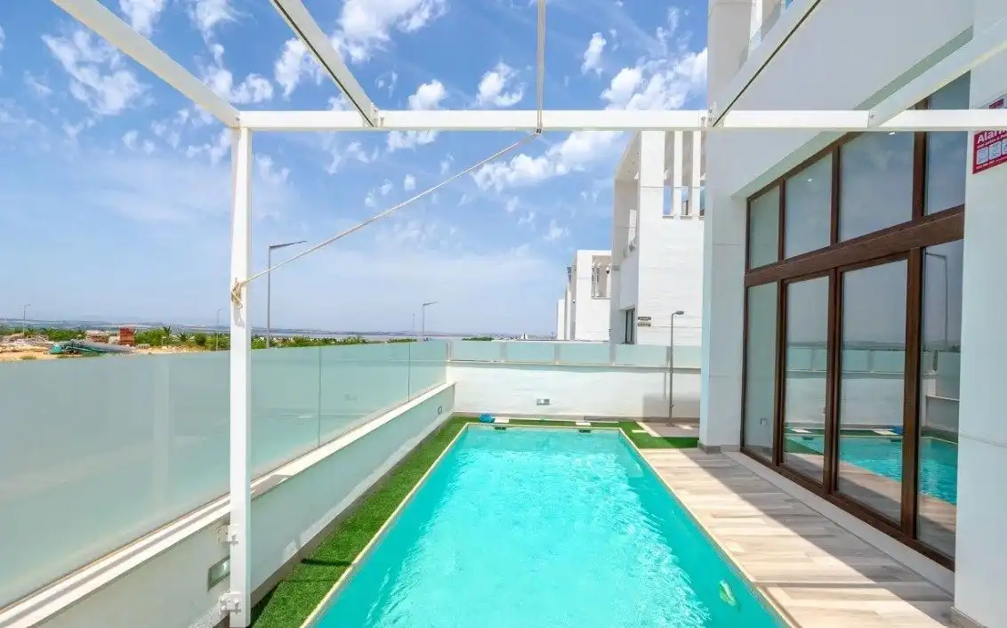 Chalet con piscina en venta en Los Balcones - Los Altos, imagen 4
