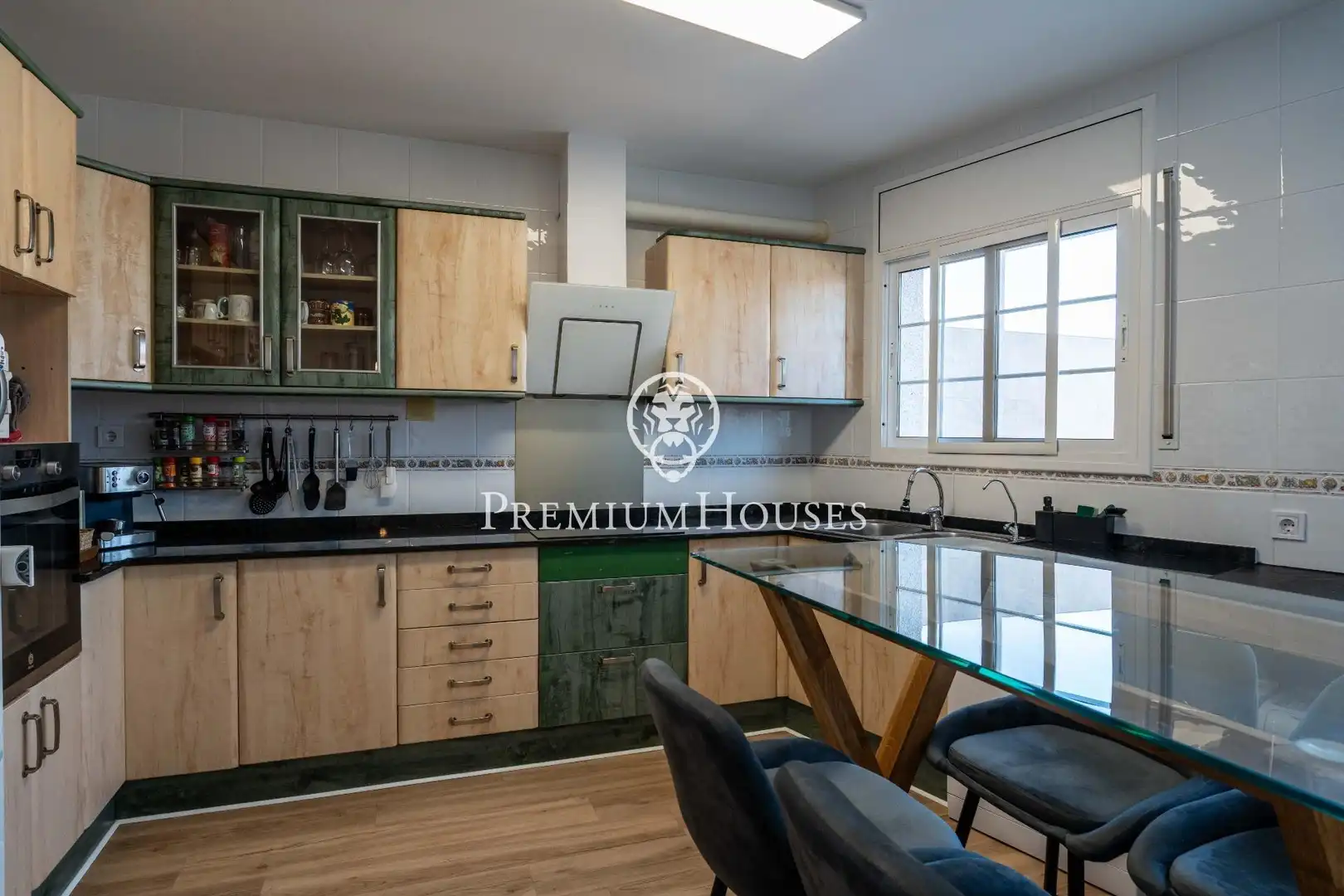 Kitchen of Detached homes for sale in Vilanova i la Geltrú  with Air Conditioner, Heating and Storage room