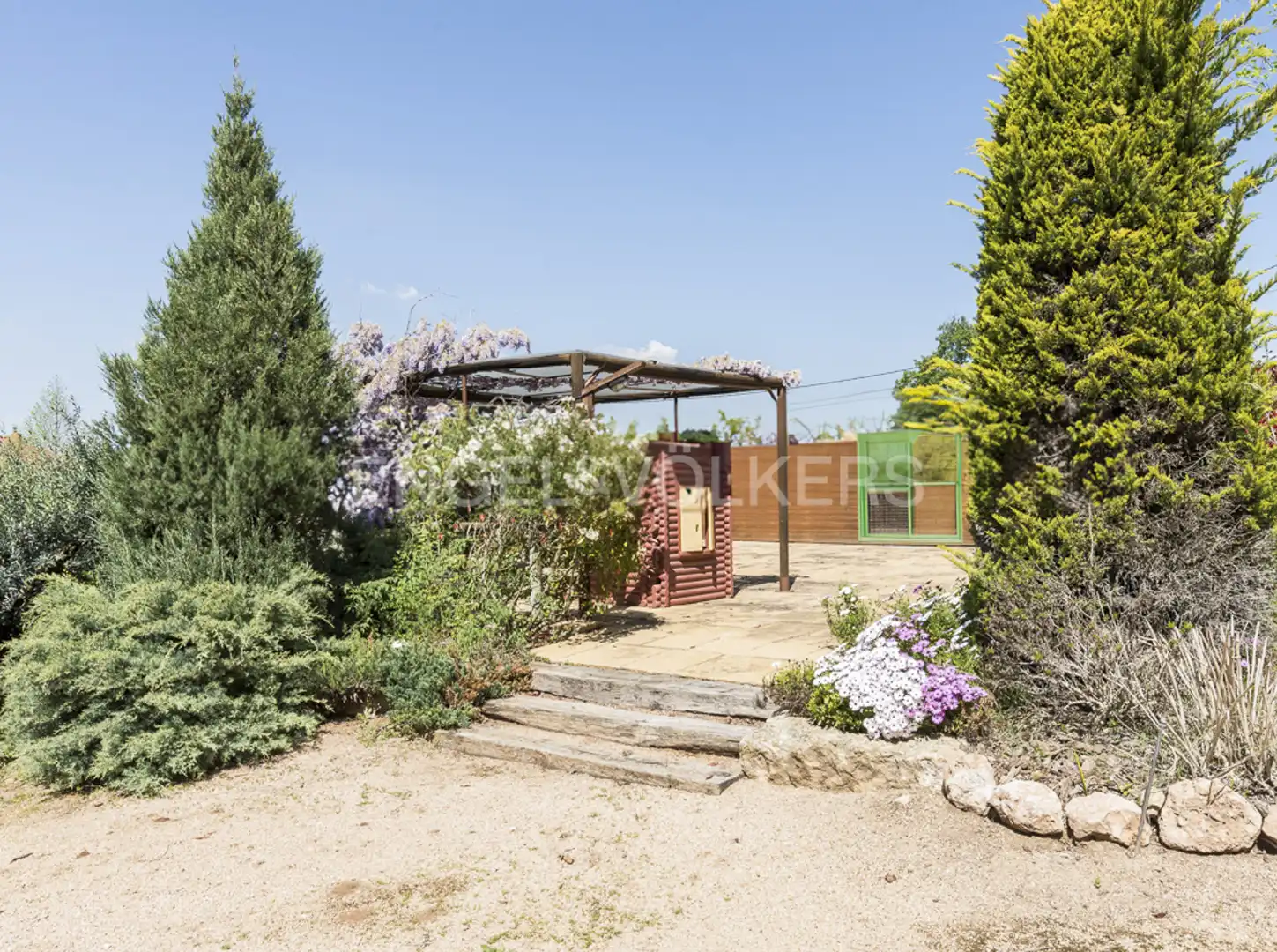 Garden of Buildings for sale in Gelida