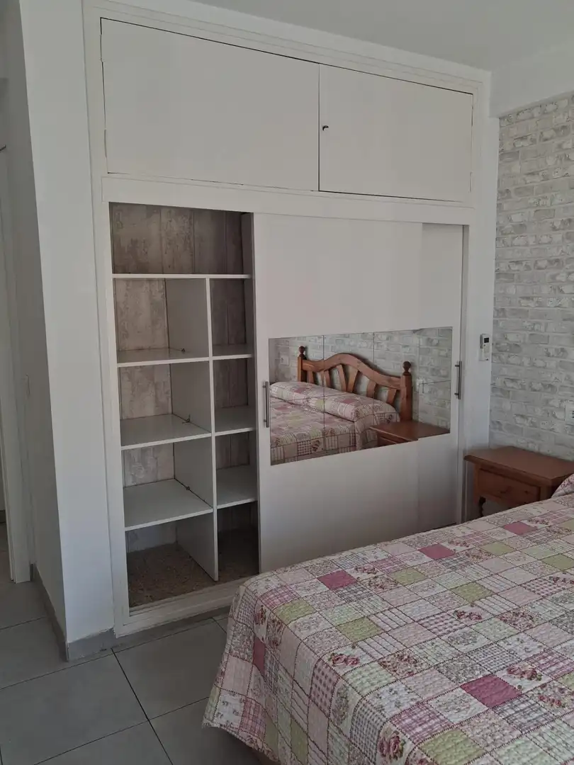 Dormitori de Pis de lloguer en Cádiz amb Aire condicionat, Moblat i Balcó