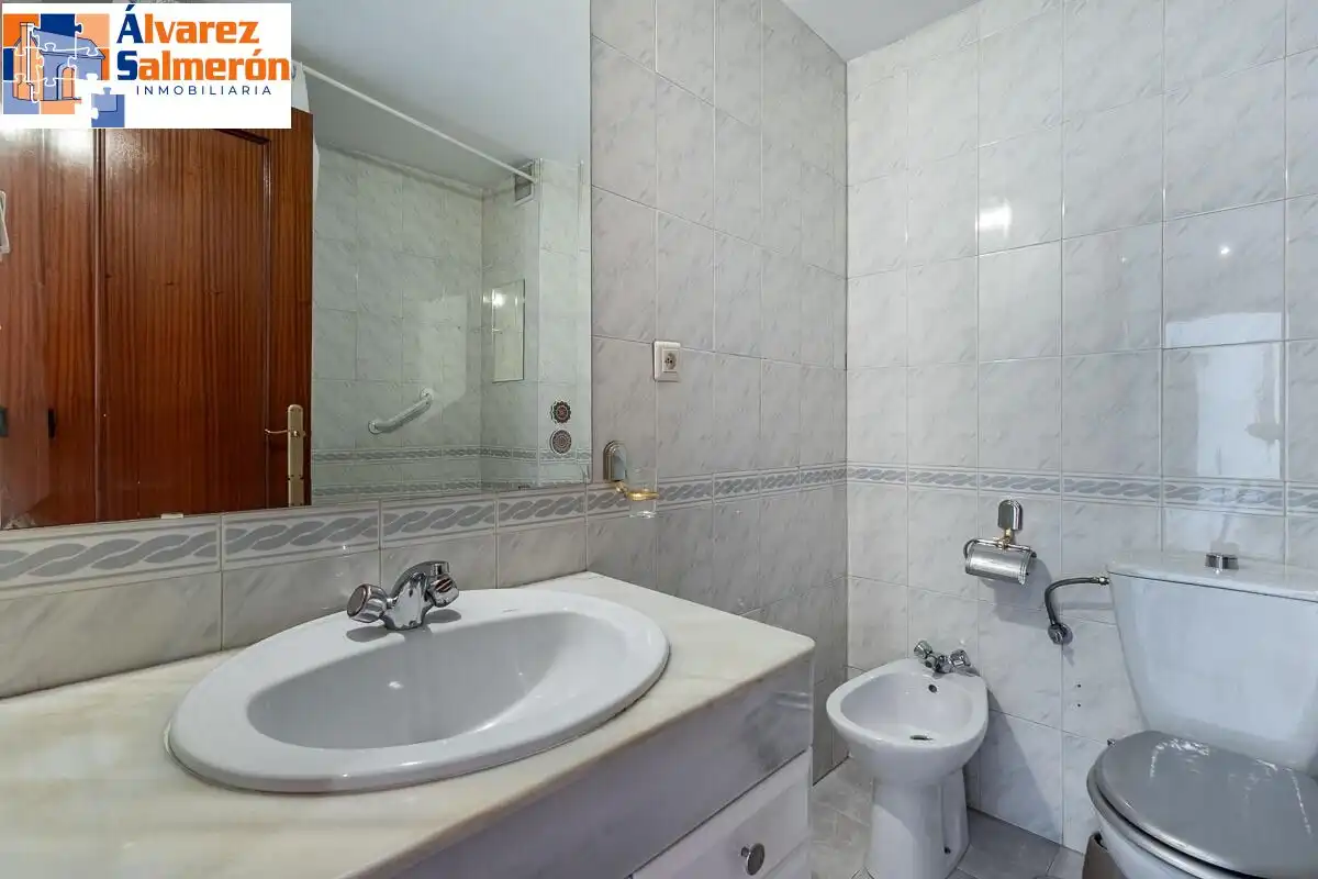 Baño de Piso en venta en Granada con Balcón