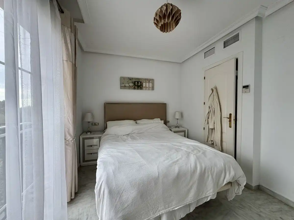 Habitación de Casa adosada en venta en Marbella con Aire acondicionado, Jardín privado y Terraza