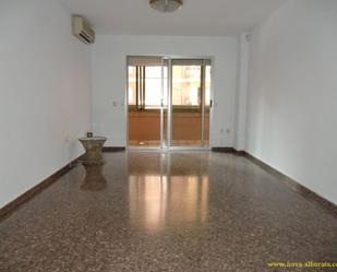 Flat to rent in  Valencia Capital  with Air Conditioner and Balcony