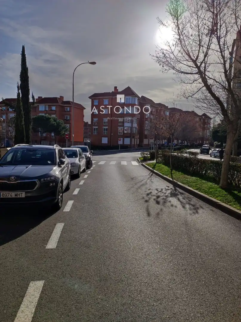 Exterior view of Garage for rent in Madrid