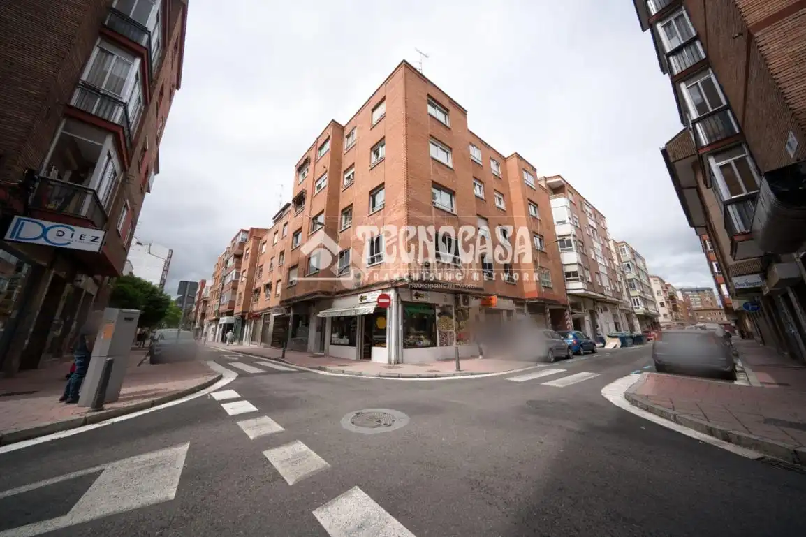 Vista exterior de Pis en venda en Valladolid amb Calefacció