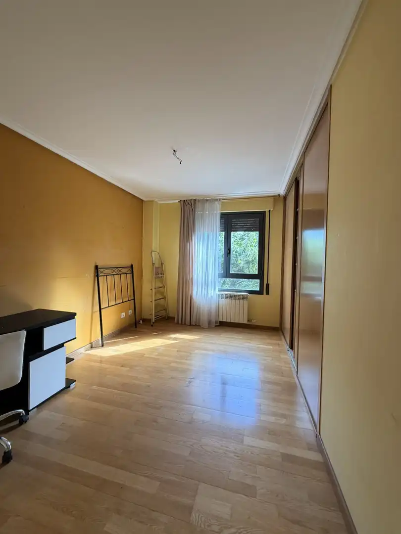 Habitación de Piso en venta en  Logroño con Calefacción, Parquet y Trastero