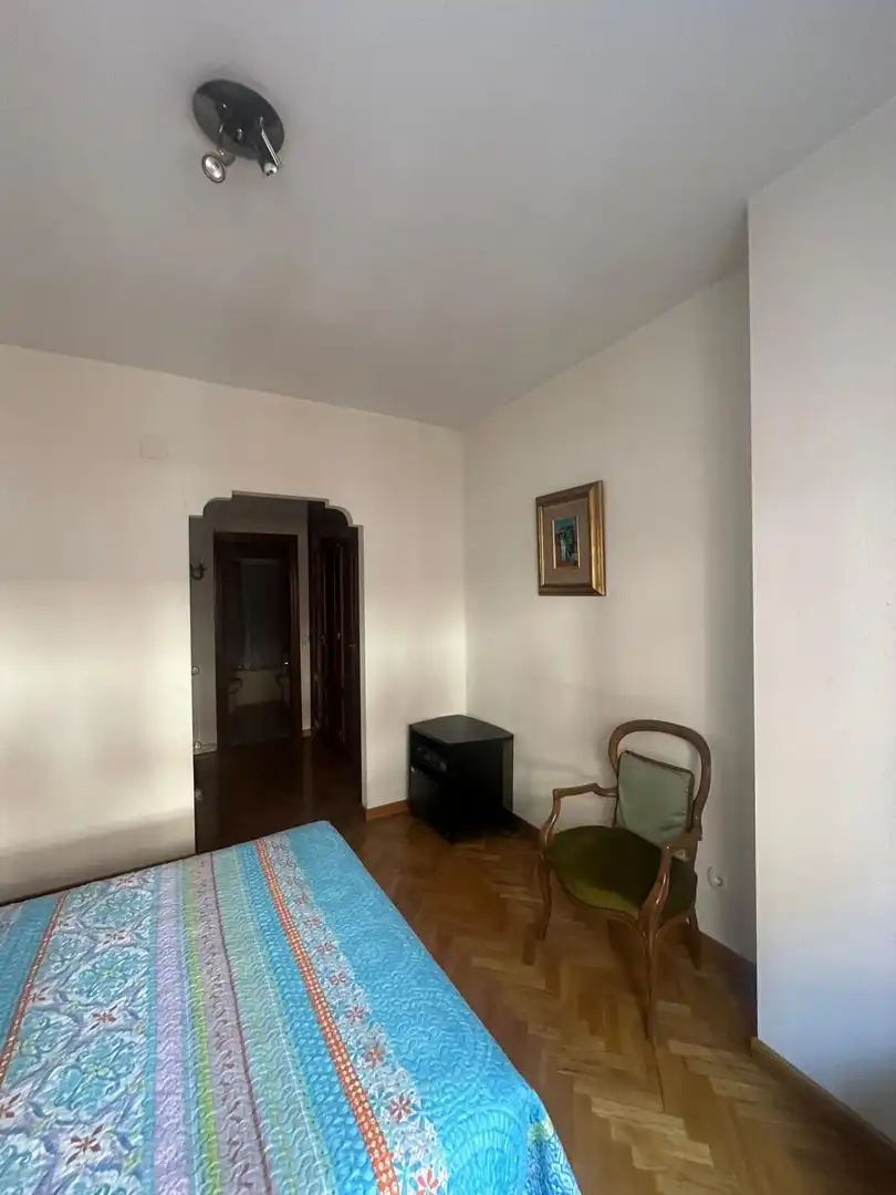 Habitación de Piso en venta en León Capital  con Calefacción, Terraza y TV