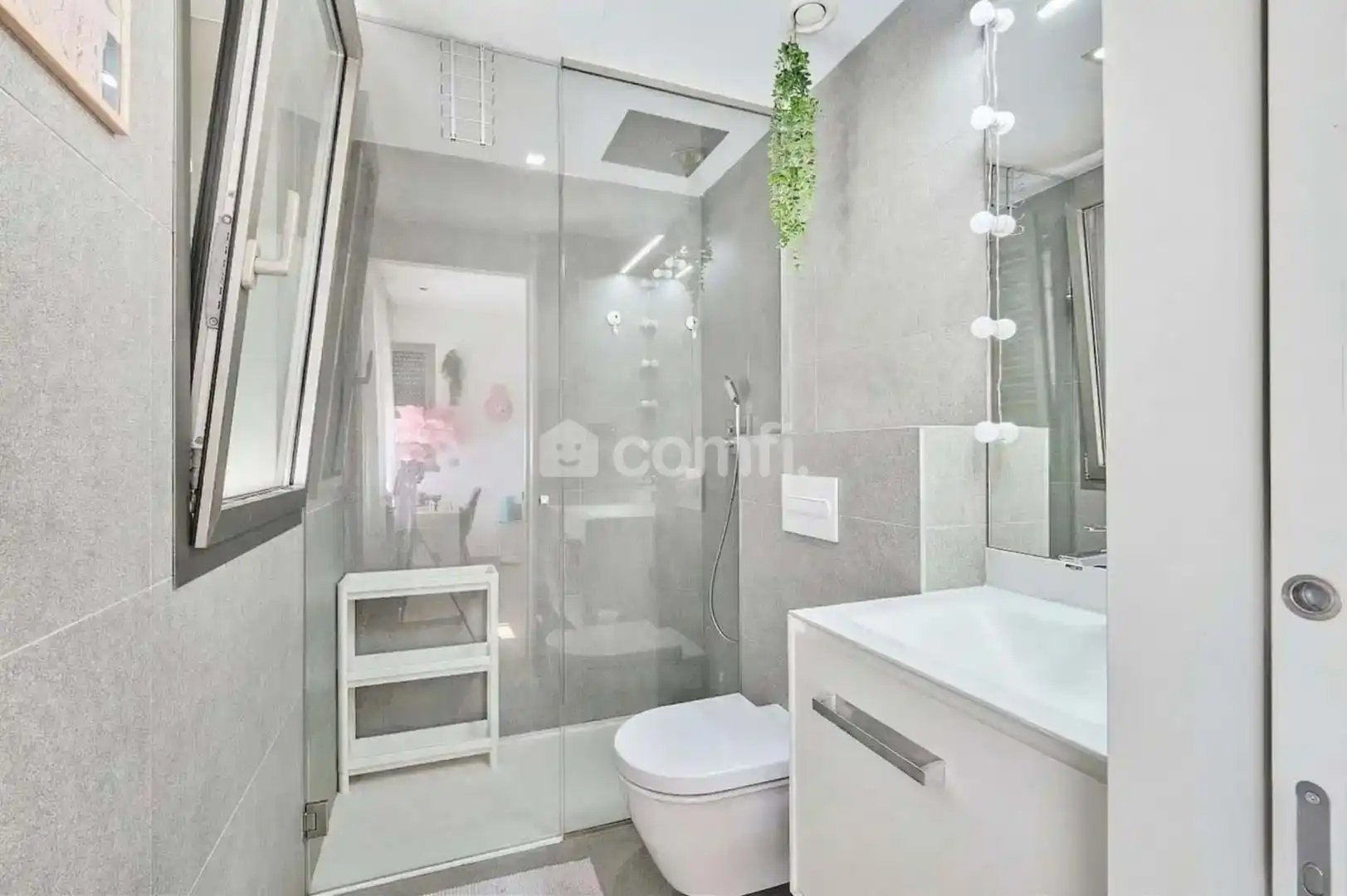 Badezimmer von Einfamilien-Reihenhaus zum Verkauf in Barcelona mit Klimaanlage, Heizung und Terrasse
