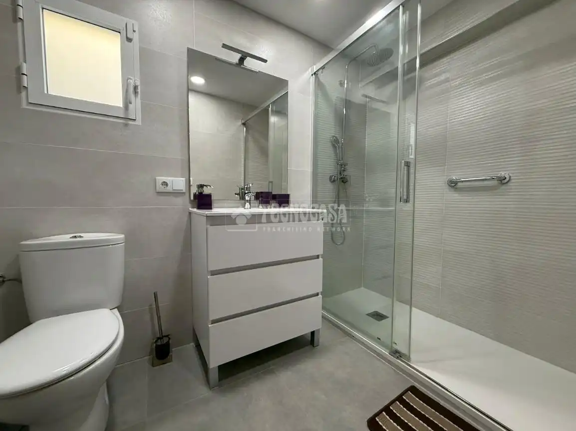 Bathroom of Flat for sale in Valencia  with Air Conditioner