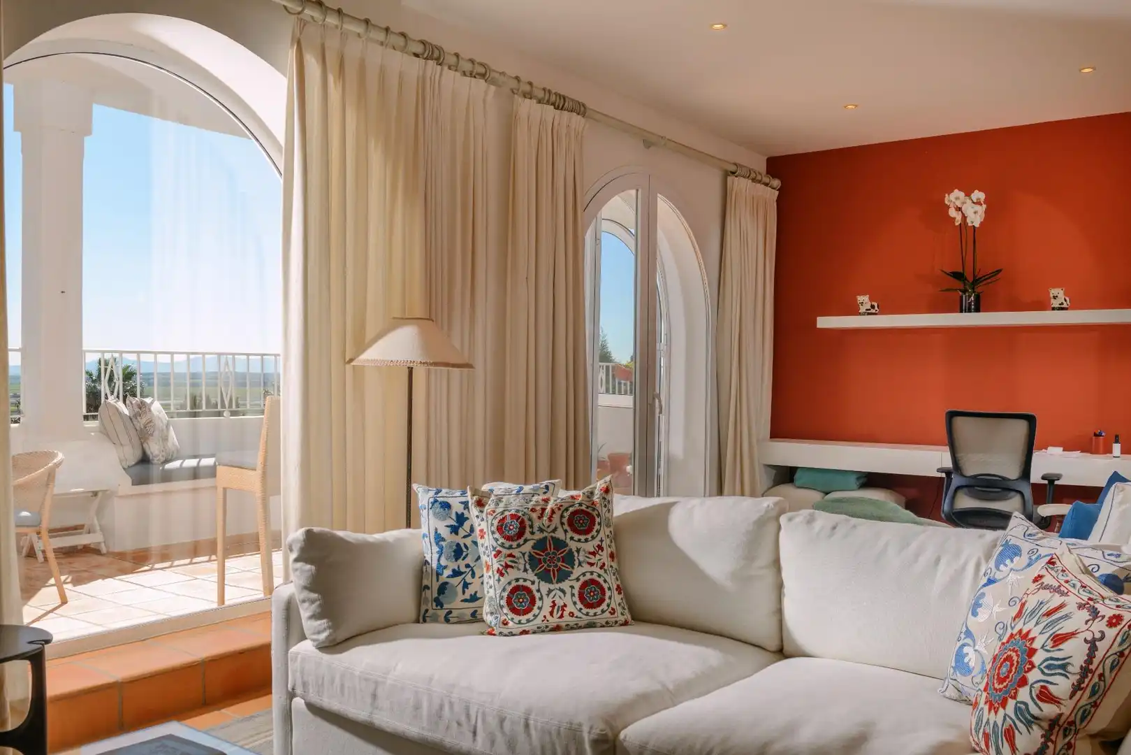 Sala d'estar de Casa o xalet en venda en Benalup-Casas Viejas amb Aire condicionat, Calefacció i Jardí privat