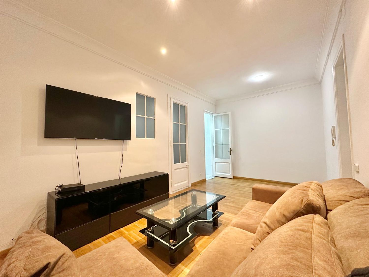 Sala d'estar de Pis de lloguer en  Barcelona Capital amb Parquet