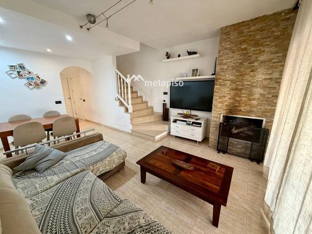 Casa adosada en Venta en La Pobla de Montornès