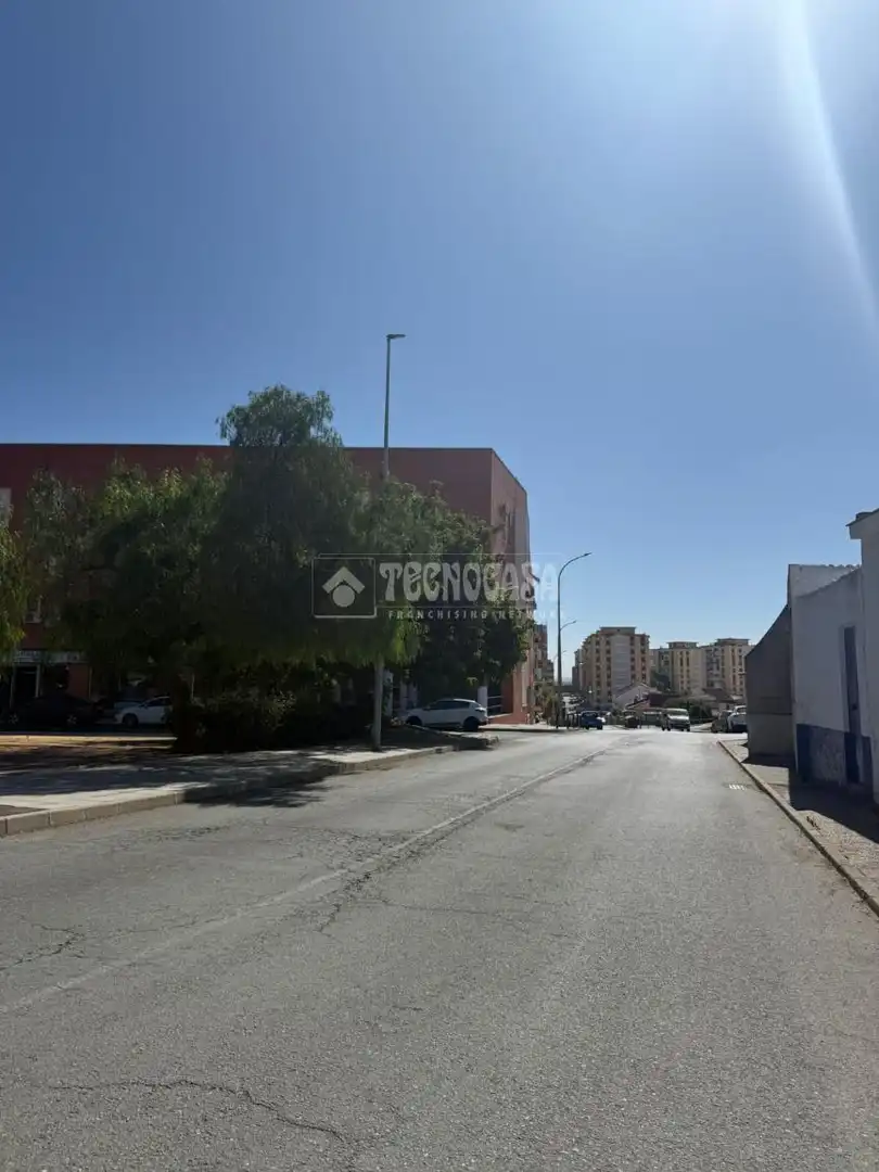 Residencial en venda a Nuevo Parque - Los Rosales - Tráfico Pesado
