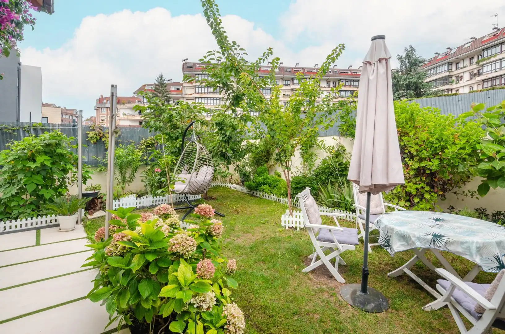 Terrassa de Casa o xalet en venda en Gijón  amb Aire condicionat, Calefacció i Jardí privat