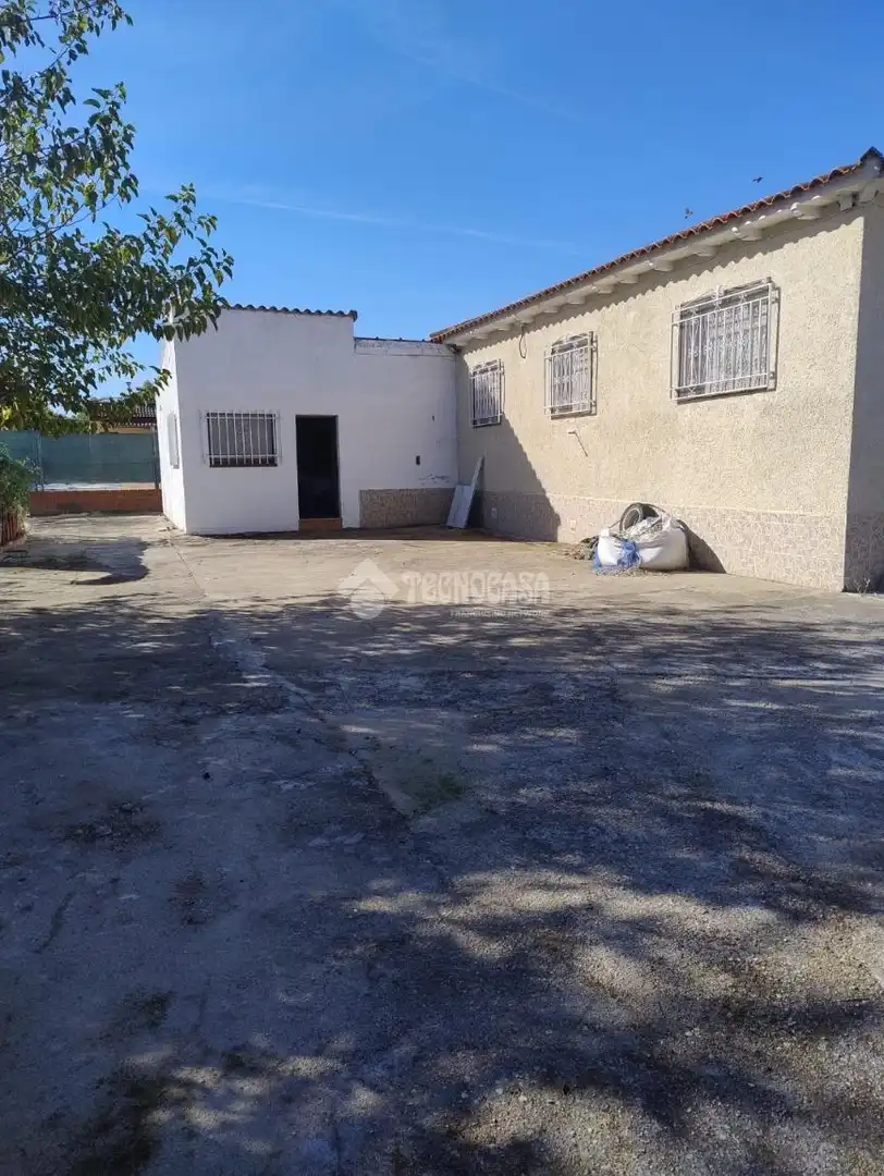 Vista exterior de Casa o chalet en venta en El Casar de Escalona con Calefacción