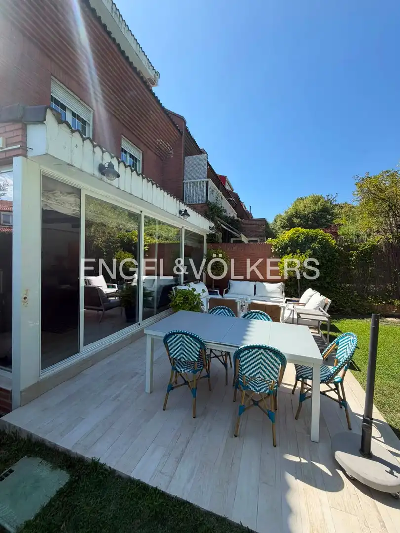 Terraza de Casa adosada en venta en Madrid con Aire acondicionado, Calefacción y Jardín privado