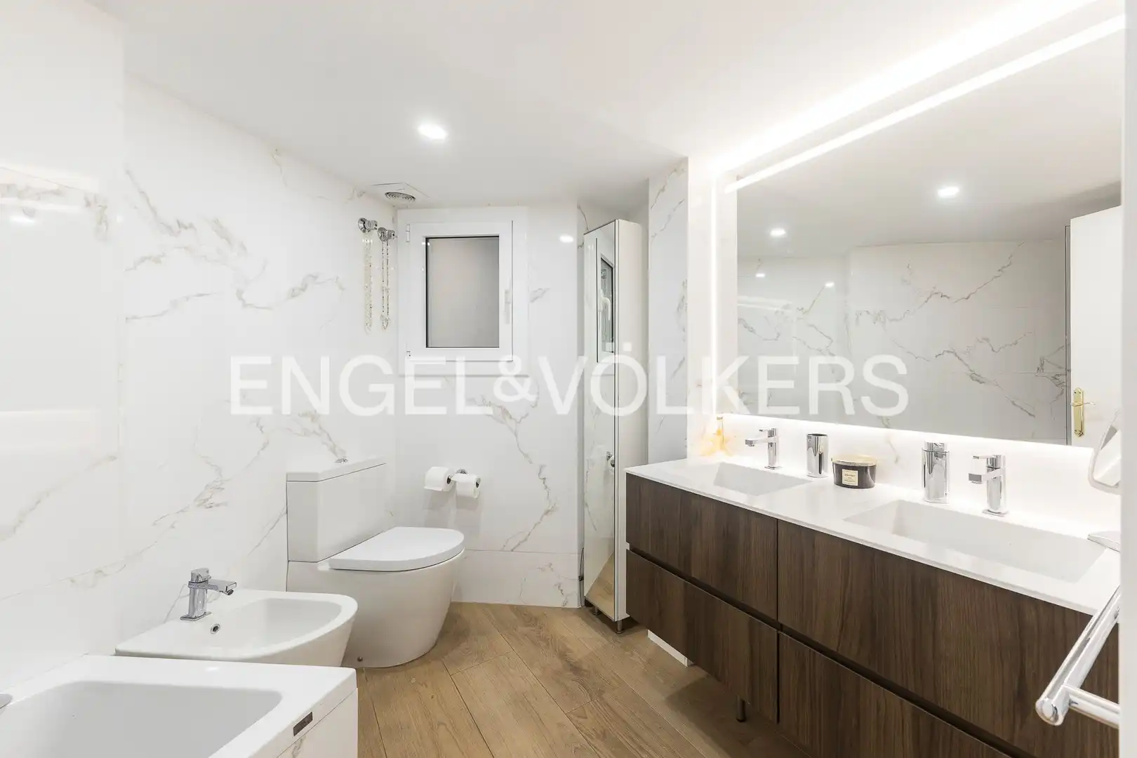 Badezimmer von Wohnung zur Miete in Barcelona mit Heizung, Balkon und Haustiere erlaubt