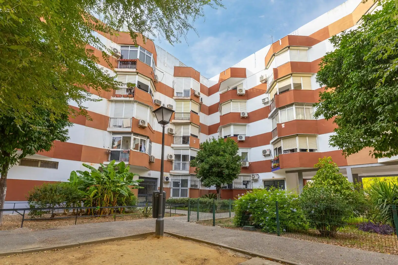 Vista exterior de Piso en venta en Sevilla